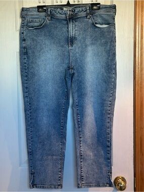 DC Ladies Slightly Curvy Light Blue Wash Jeans